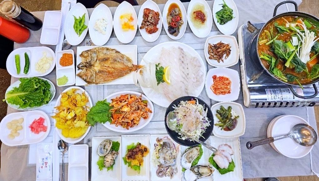 [당일]서해맛기행9탄!서해별미(자연산광어+우럭+매운탕)+꽃게다리+안면도자연휴양림+서산개심사