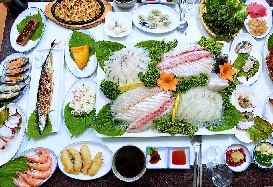 [당일]▣속초"회"모듬한상차림▣속초맛기행1탄!바다뷰가 멋있는~양양낙산사+중앙어시장+속초영랑호수윗길+속초추억의박물관